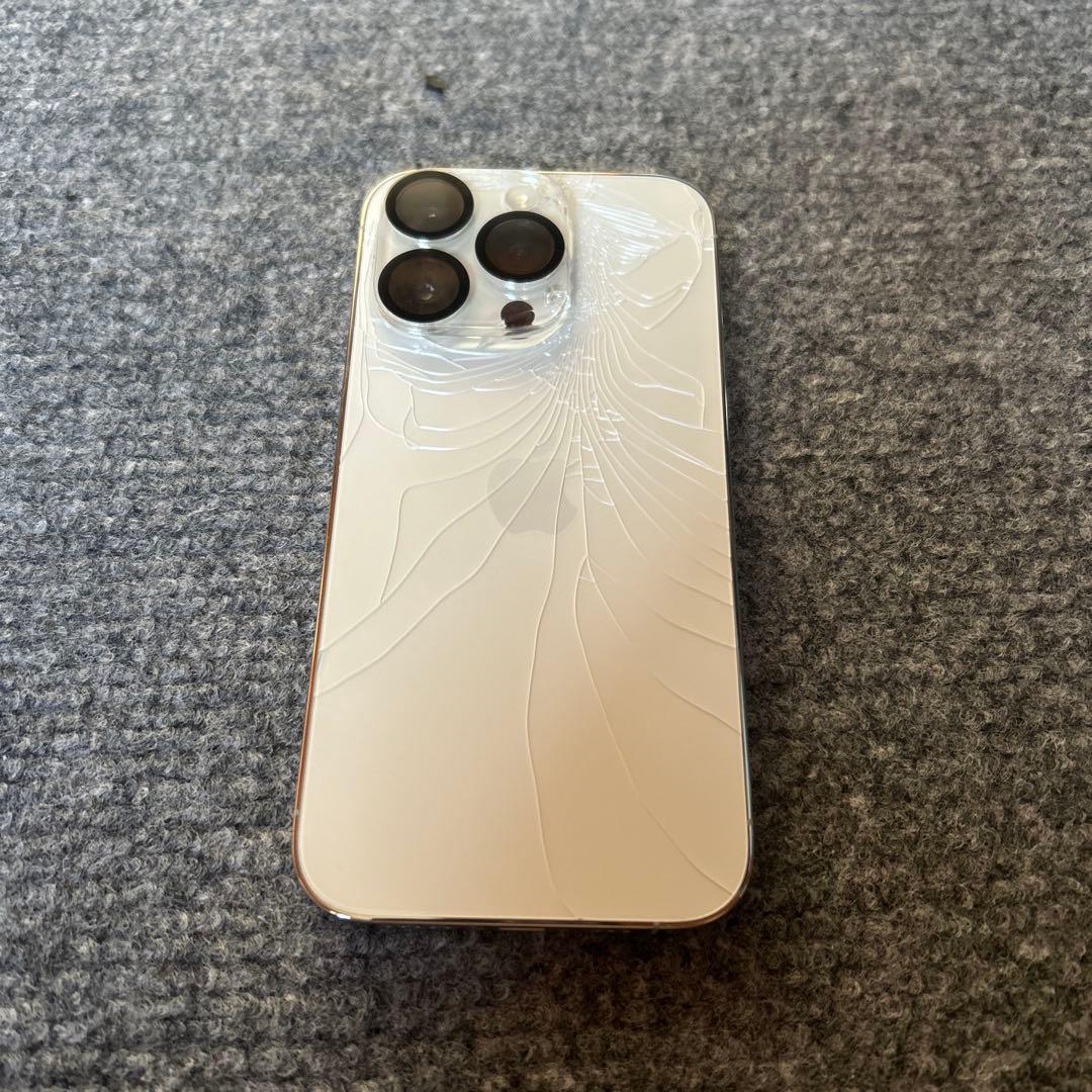 Apple iPhone 14 Pro シルバー 本体 背面割れ