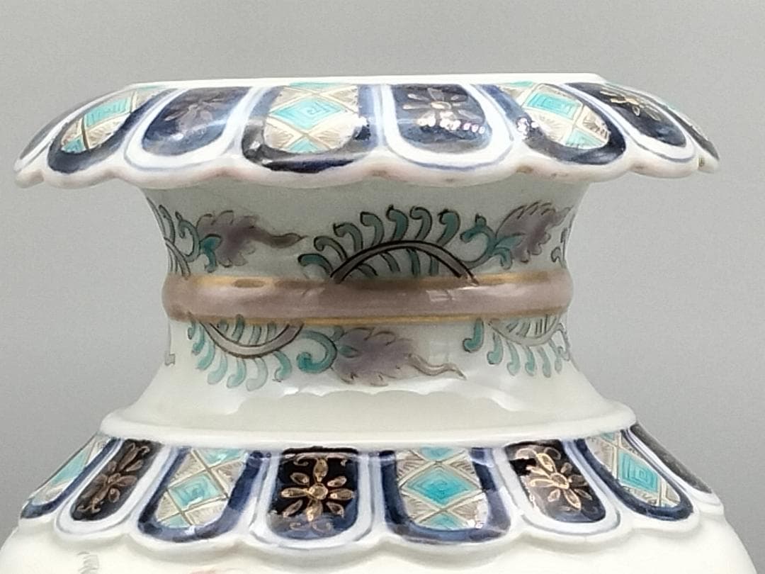 香蘭社明治期 色絵 金彩 輪花 竹林鮎文 花瓶