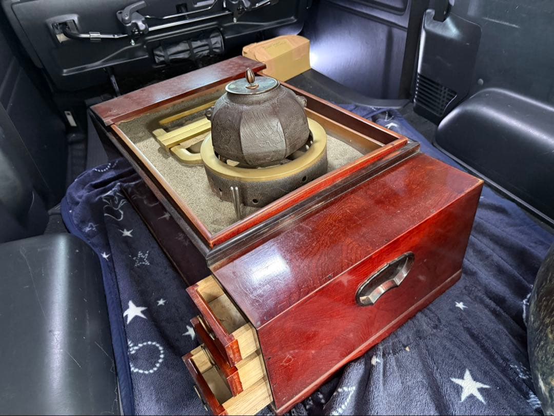 特大・極美品】高級長火鉢 一式 横幅130cm 鉄瓶/灰/五徳/火箸 完備