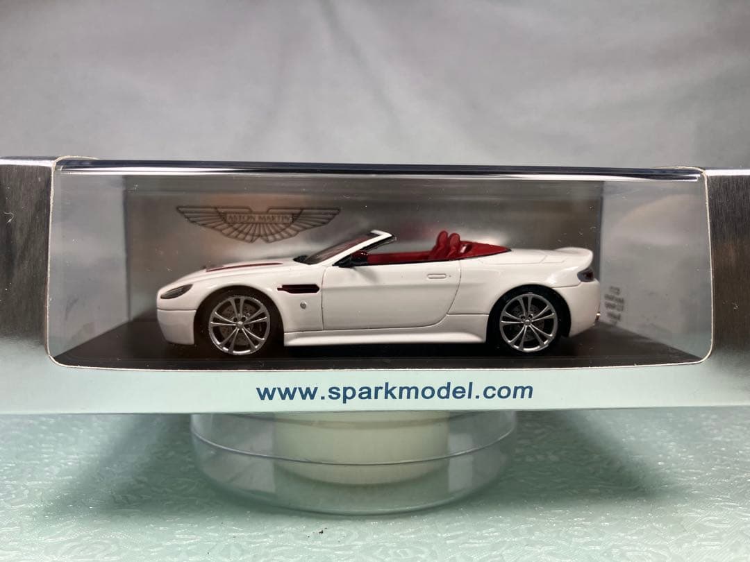 ミニカー Spark Aston Martin V12 Vantage Roadster