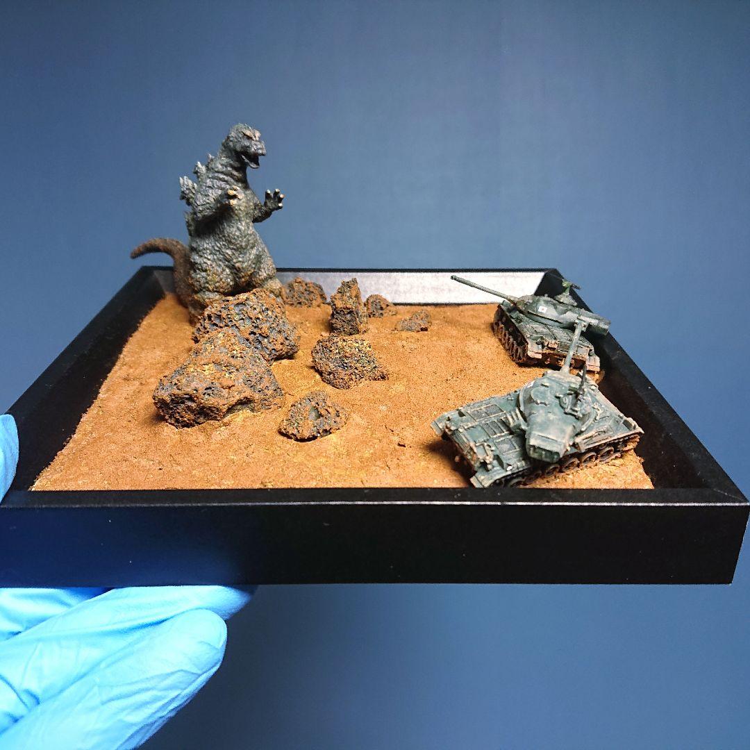 ゴジラ対自衛隊(61式戦車) 背景付 ジオラマ - メルカリ