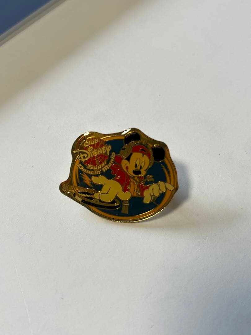 ディズニーのピンブローチ - メルカリ