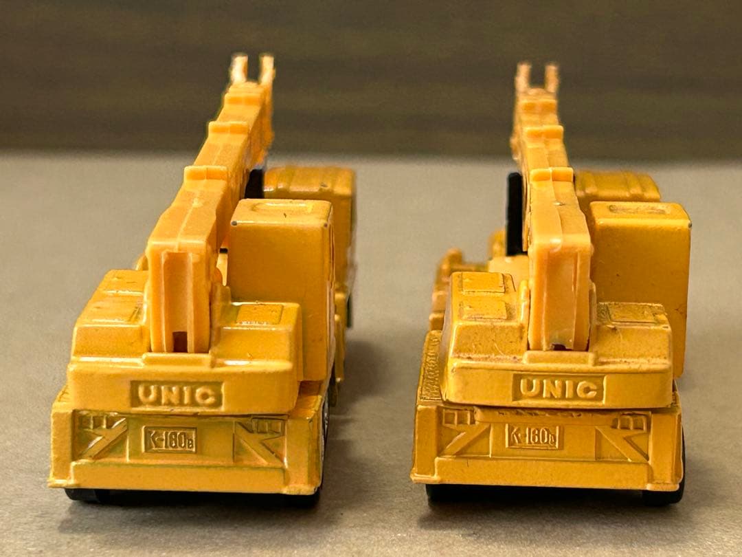 トミカ UDユニックトラッククレーン 2台セット