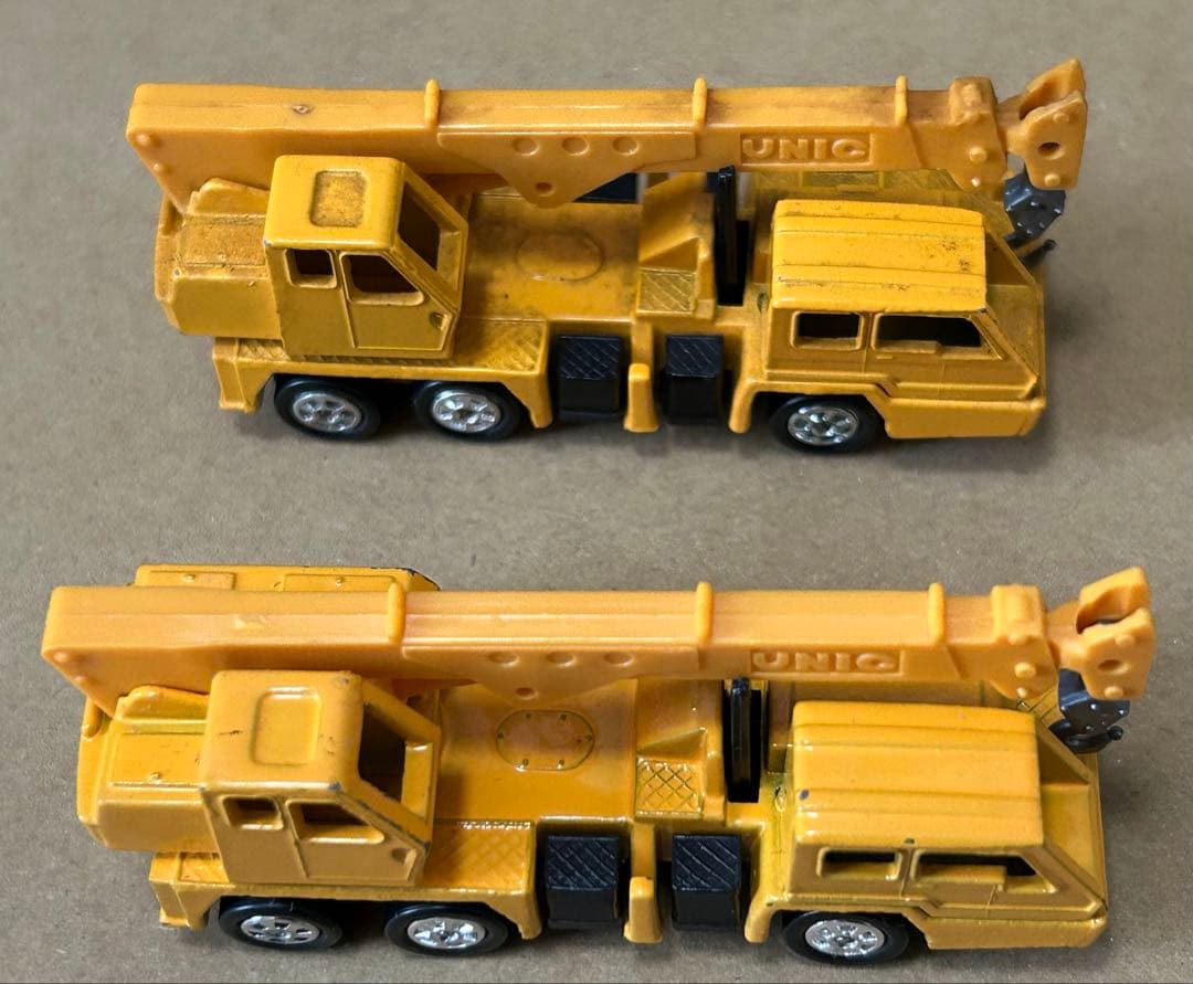 トミカ UDユニックトラッククレーン 2台セット
