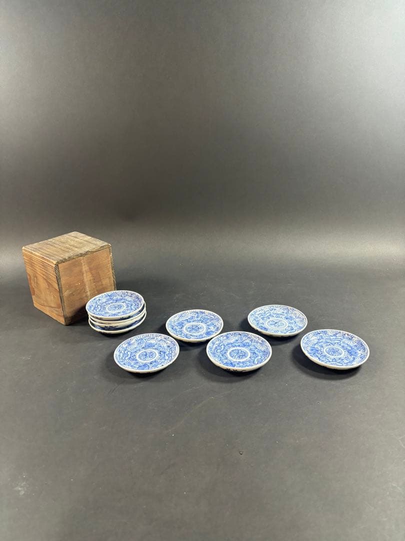 135 伊万里　線描き　花　小皿　古伊万里　鍋島　九谷 135 伊万里 線描き 花 小皿 古伊万里 鍋島 九谷 135 伊万里 線描き 花