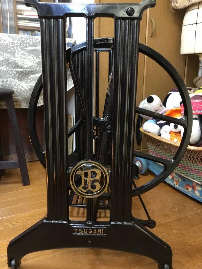 JACK様専用 TSUGAMI職業用足踏みミシン鉄脚 大型 テーブルに！