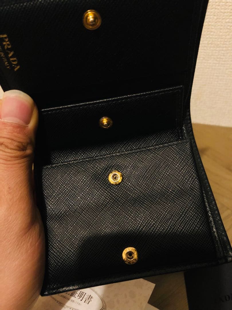 PRADA サフィアーノレザー 二つ折り財布 (ICチップ(RFID)搭載) - メルカリ