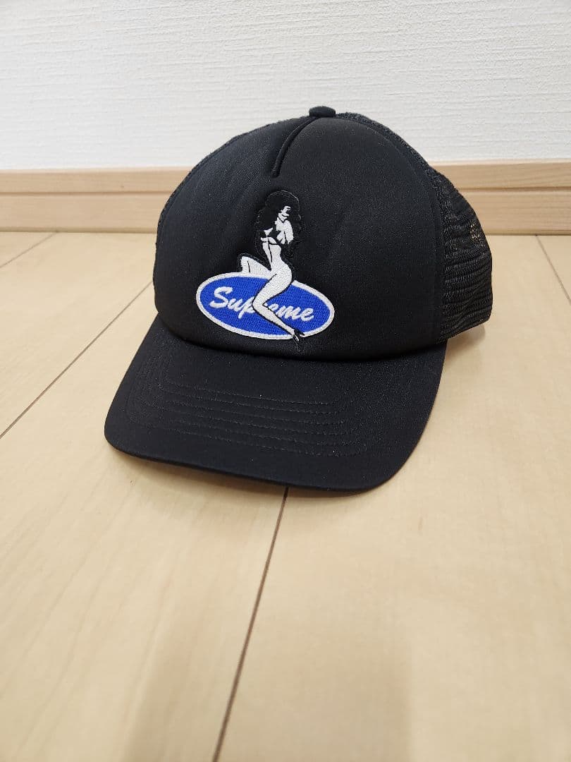 Supreme ブラック トラッカーキャップ - メルカリ