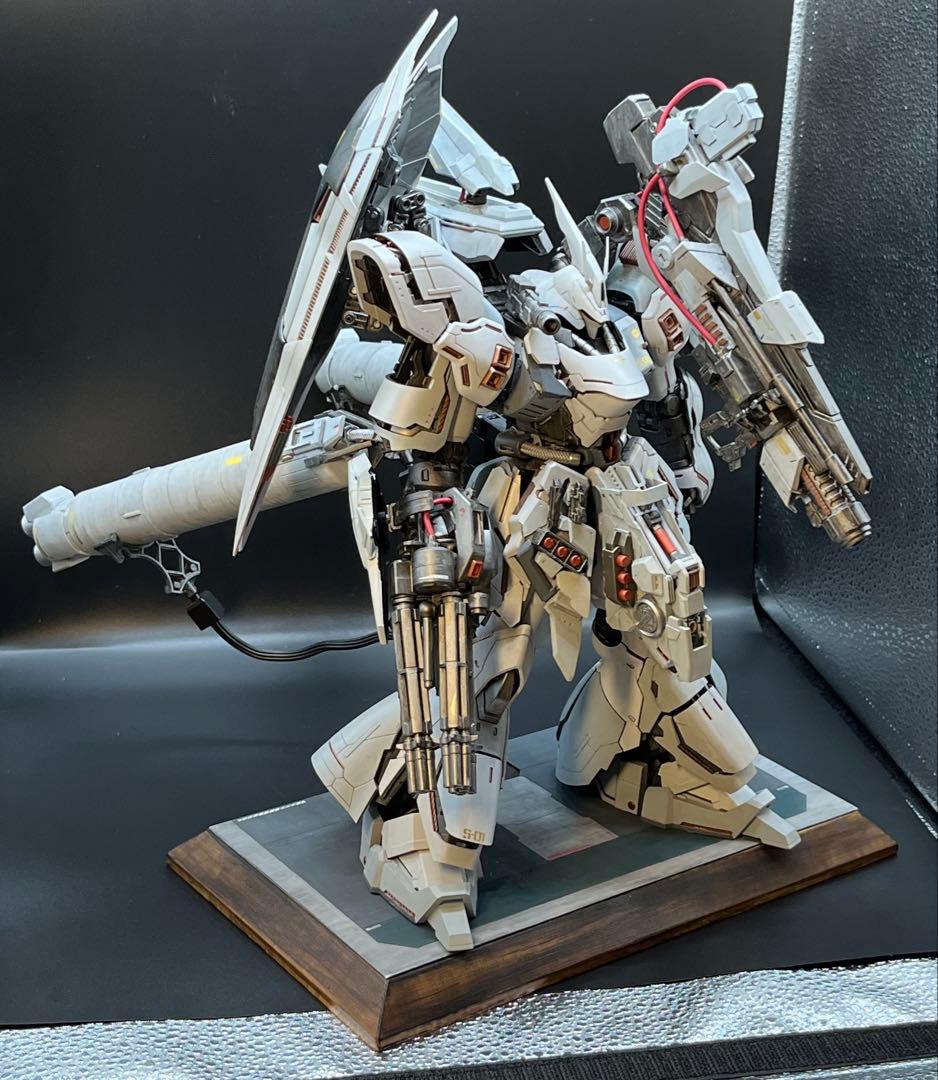 最終価格サザビー【MG・改修・完成品・台座付き】 - メルカリ