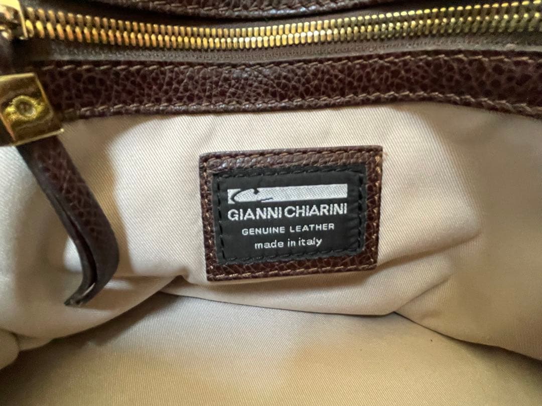 美品GIANNI CHIARINI（ジャンニキャリーニ） レザーショルダーバッグ