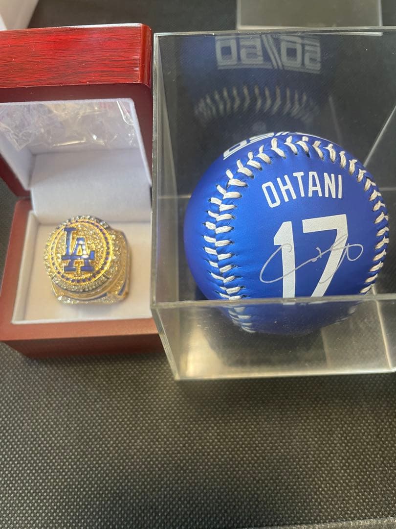 大谷翔平サインボールとLA Dodgersリングセット(2024) 大谷翔平サインボールとLA Dodgersリングセット(2024) 大谷翔平サイン