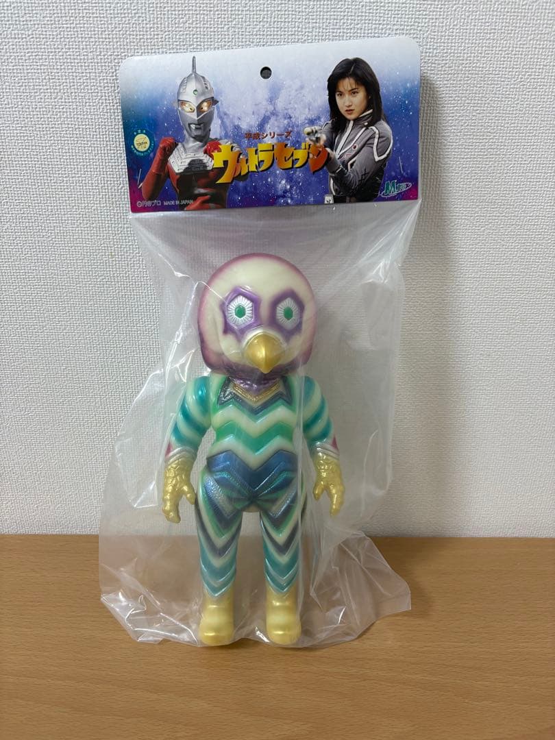 M1号 平成シリーズ ウルトラセブン ガッツ星人 蓄光成型 / Amazon.co