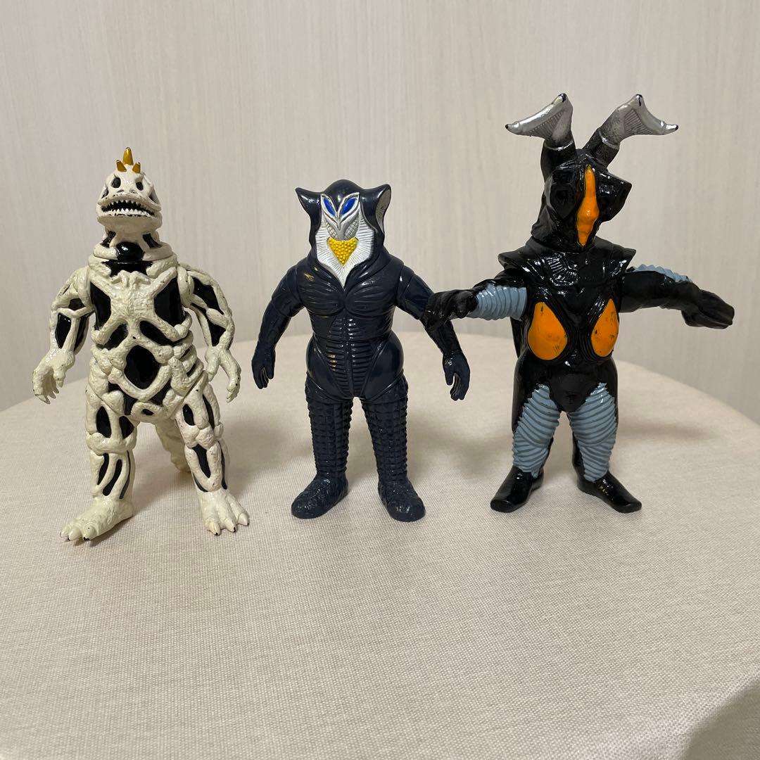 ウルトラマン　怪獣　フィギュア　18体セット （バラ売り不可）＋戦闘機