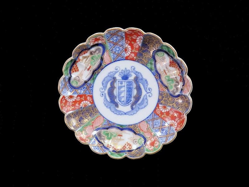 大聖寺伊万里 金襴手 輪花形 紋章の図 5寸皿 D174AS-fbda - メルカリ