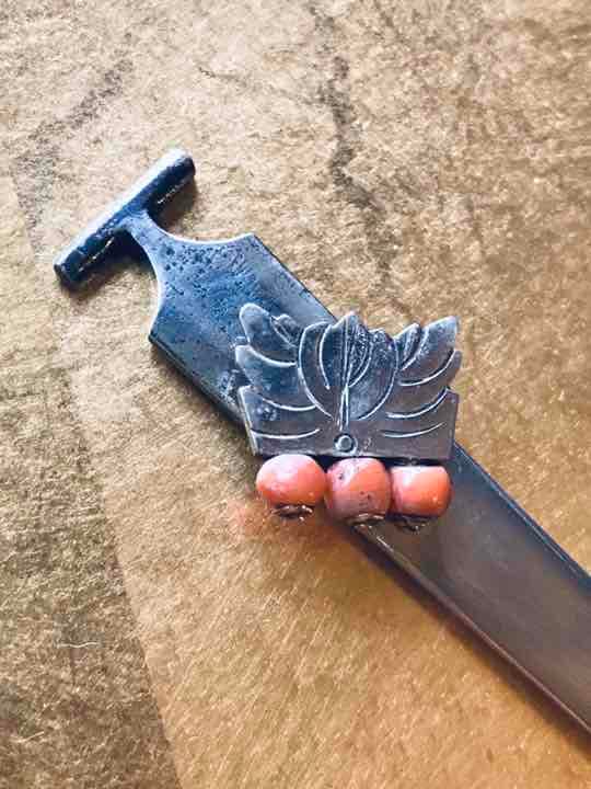 商談中 古銀簪 三玉粒珊瑚 江戸後期 アンティーク 花蝶吉報 - メルカリ