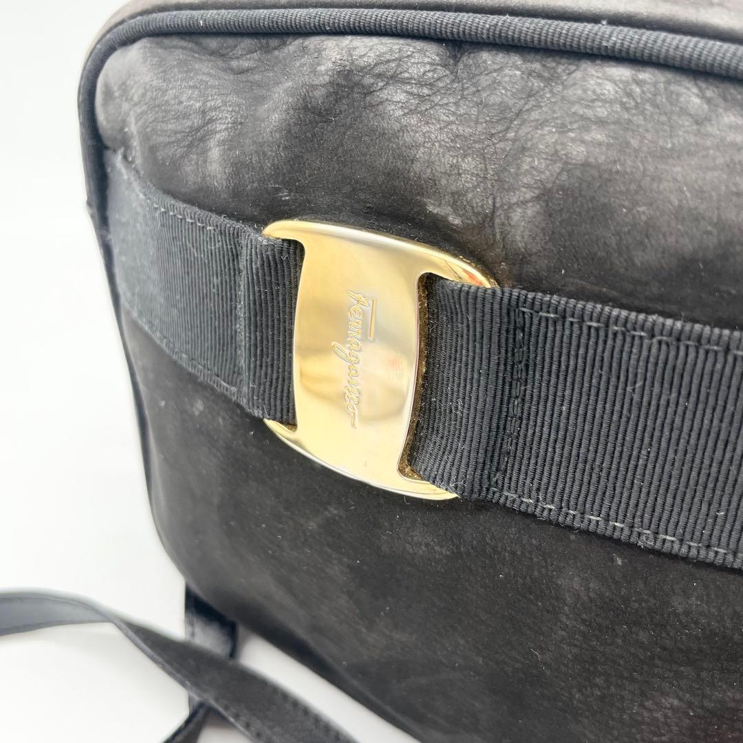 美品　サルバトーレフェラガモ　ヴァラリボン　ショルダーバッグ　ベロア　ブラック