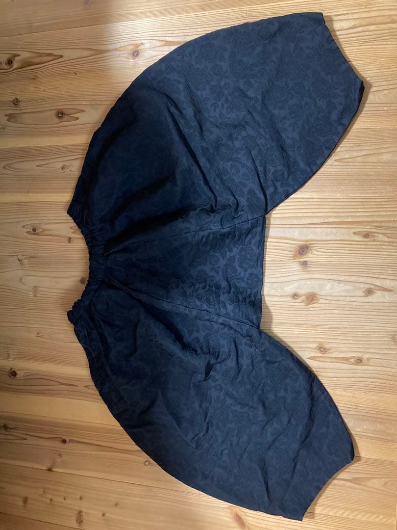 黒 花柄 パンツ　コムコム　値下げ中