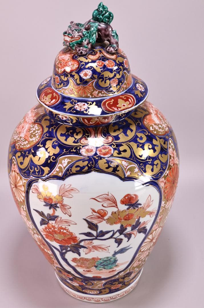 古伊万里 大明成化年製銘 牡丹唐獅子図 大壺 金彩 獅子摘蓋 54㎝ BJ179