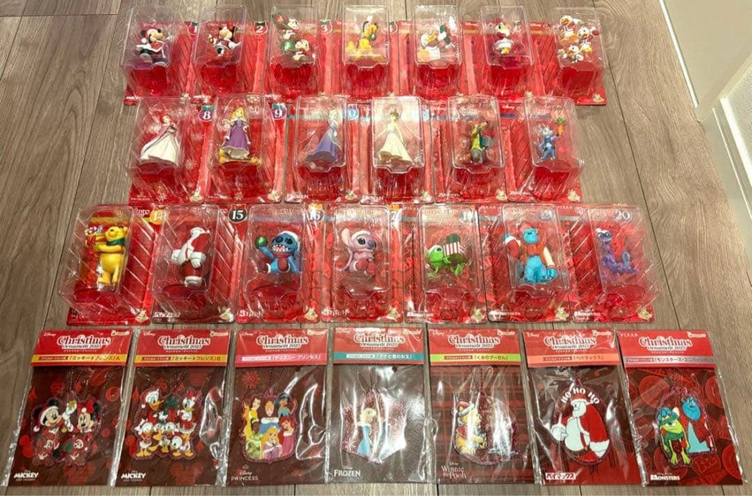 ディズニー　クリスマス　オーナメント　フィギュア　アクリルキーチェーン　2025