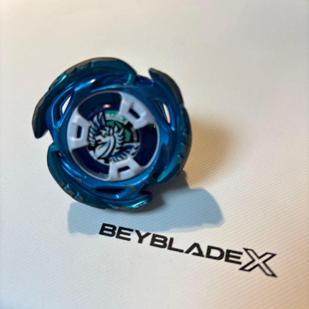 Beyblade X エアロペガサス TAKARA TOMY Beyblade X Aero Pegasus 3-70A UX-00 - BeysAndBricks