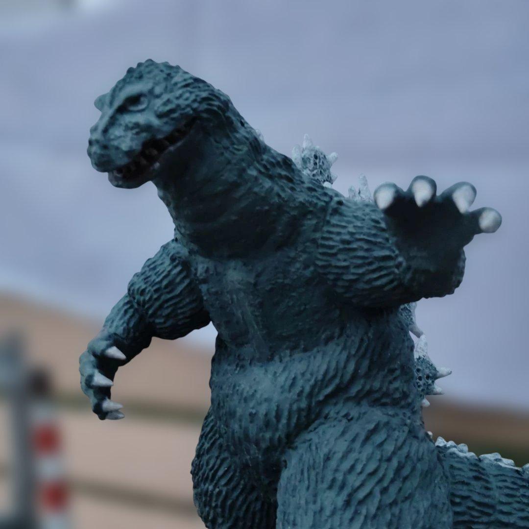 イノウエアーツNATOキンゴジ。組み立て塗装済。ジオラマ付き！