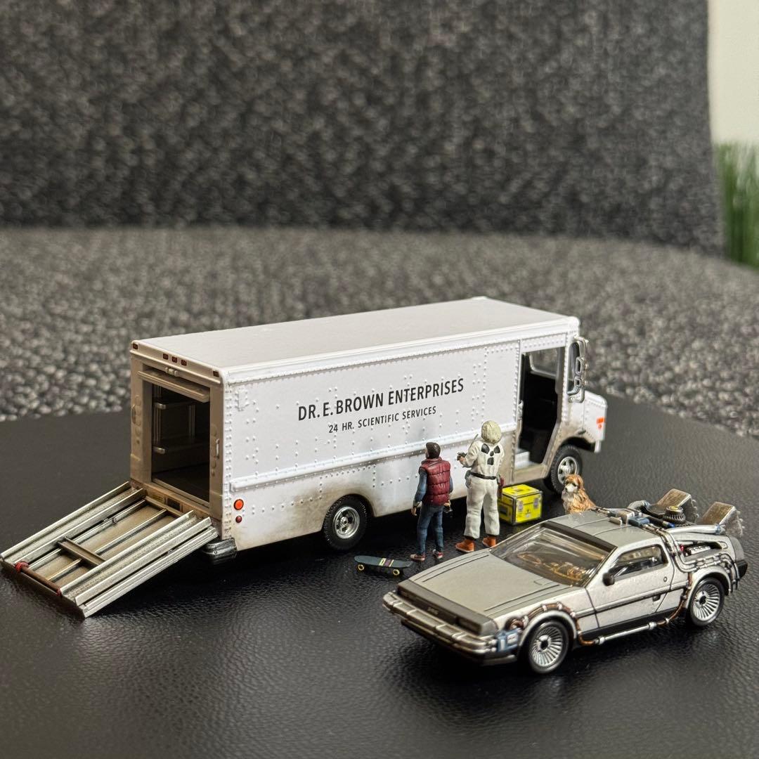 デロリアン & ドクのバン カスタム品 バックトゥザフューチャー 1/64