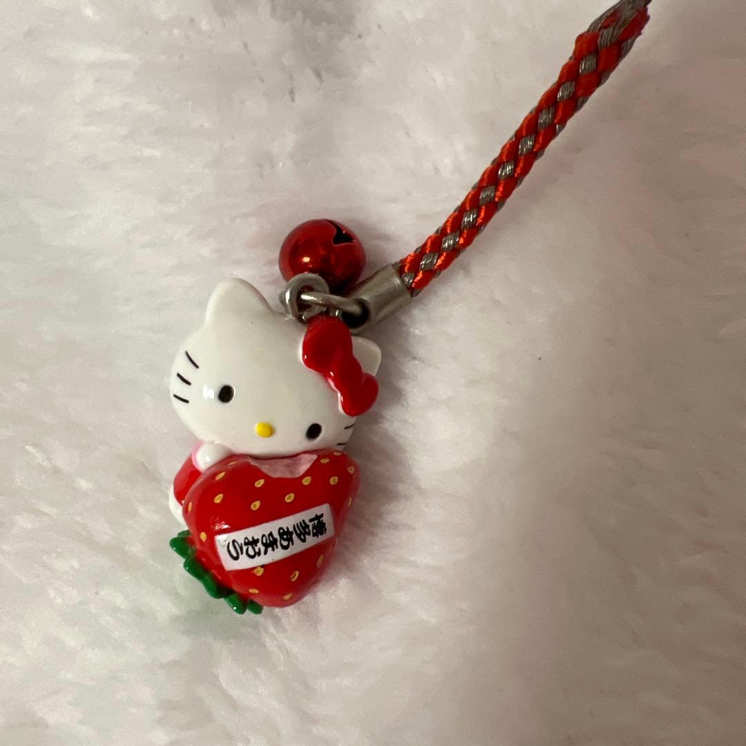 ハローキティ　福岡　博多　あまおう　いちご　根付　ご当地　ストラップ