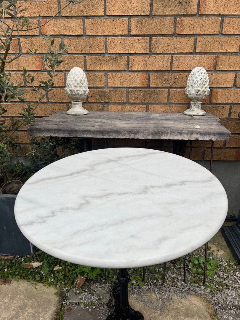 子猫のコーチャン様専用 アイアン 大理石 丸テーブル ガーデニング