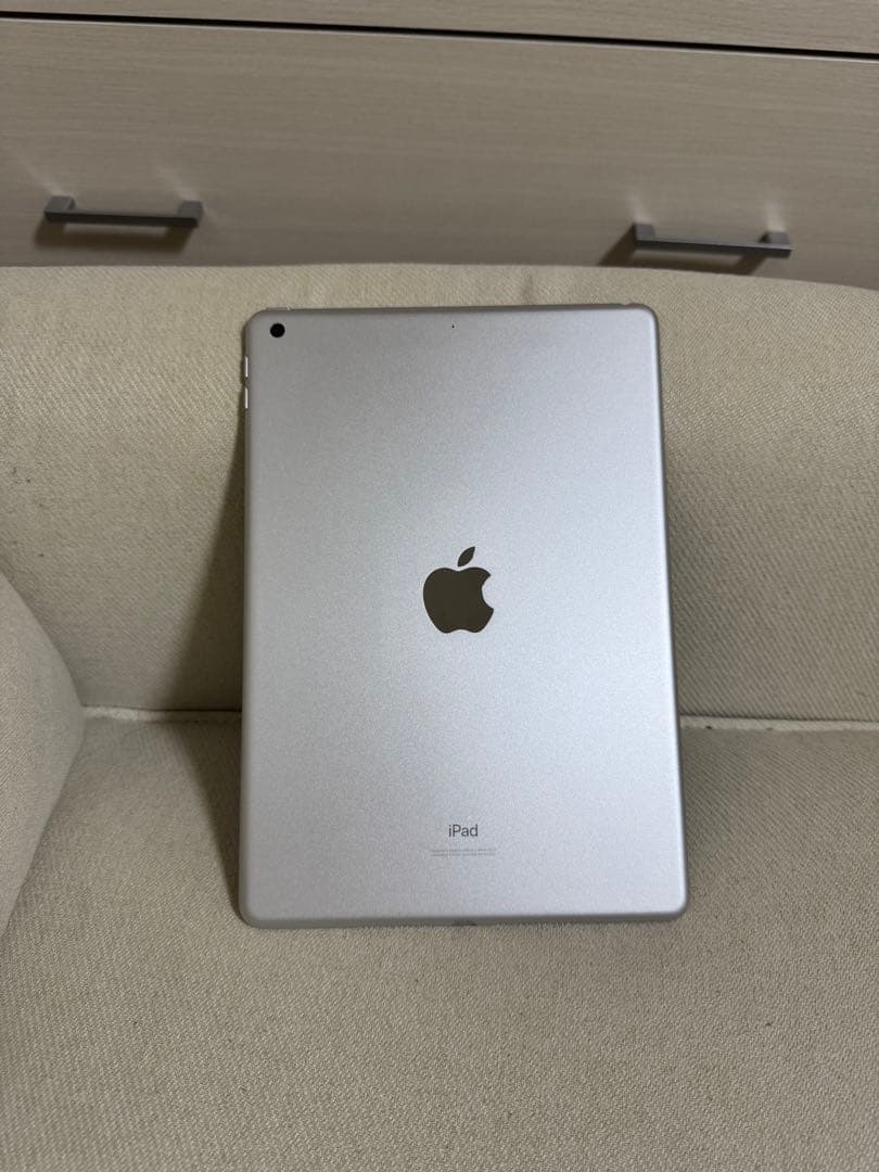 Apple iPad第八世代 シルバー 32GB SIMフリー WiFiモデル