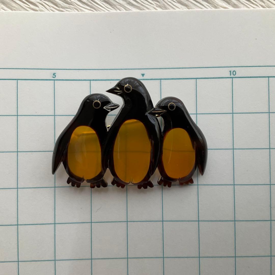 本べっこう 白甲 黒甲 仲良しペンギン ブローチ