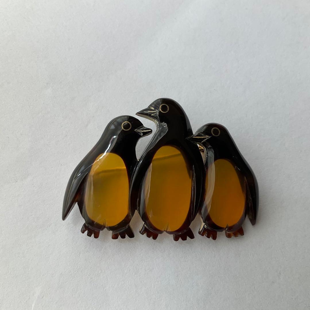 本べっこう 白甲 黒甲 仲良しペンギン ブローチ