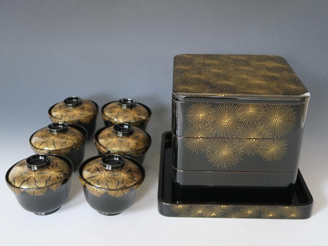 【輪島塗】亀甲松沈金 三段重 重台 天然木 共箱 亀甲松沈金 吸物椀 六客 箱無