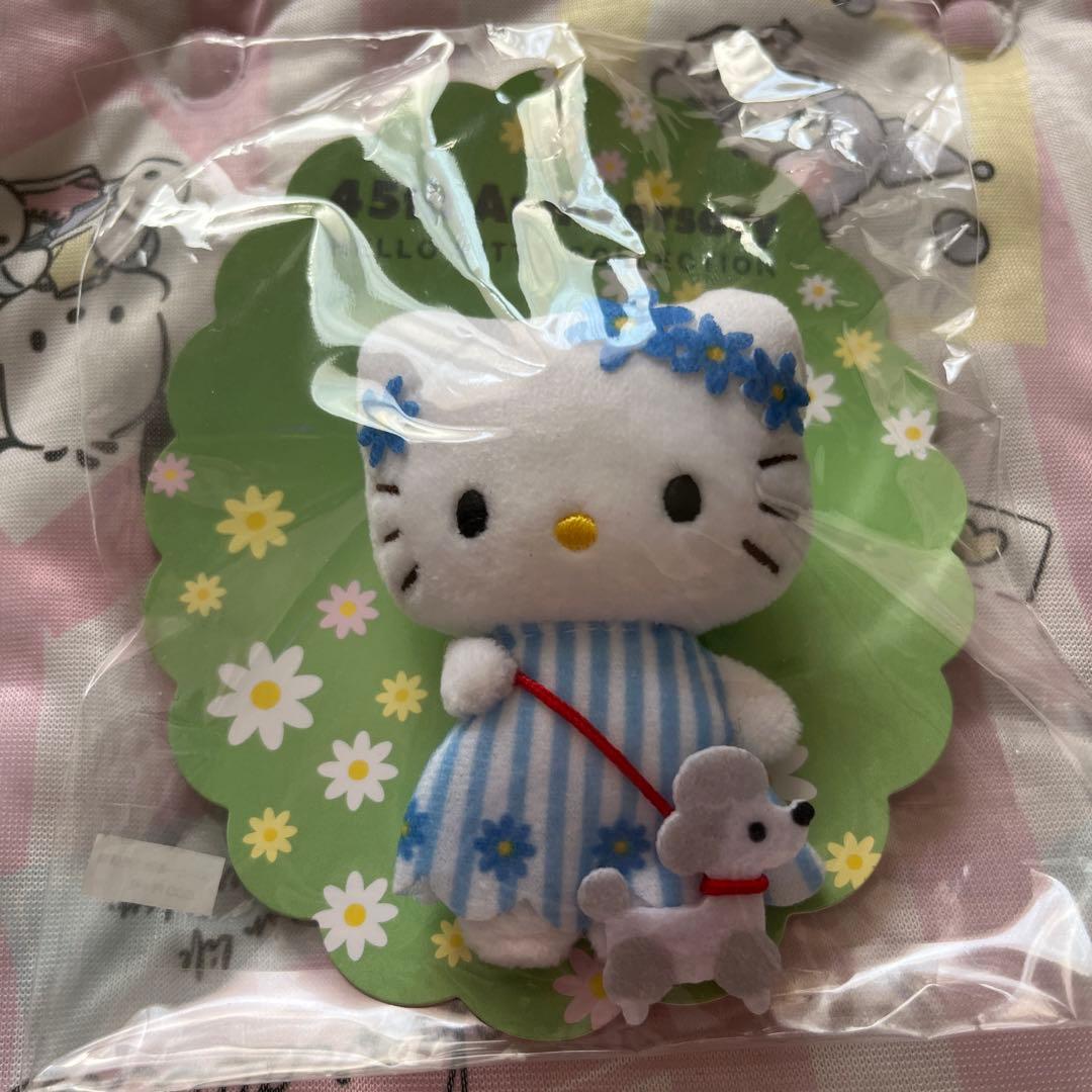 新品未使用希少ハローキティ45周年アニバーサリーミニブローチ