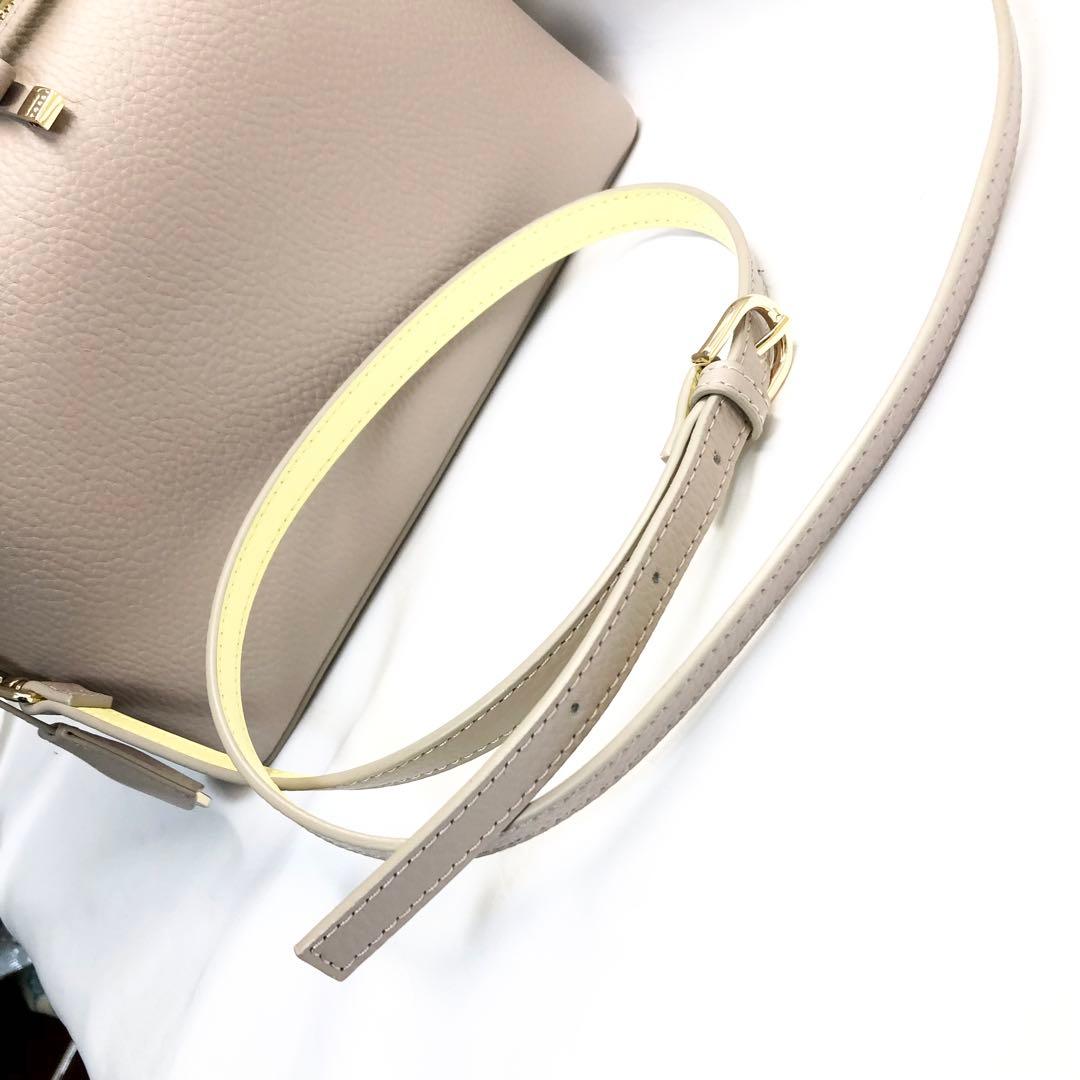 【まゆ ✨】　TOCCA ポシェットバッグ　ショルダーバッグ　グレージュ