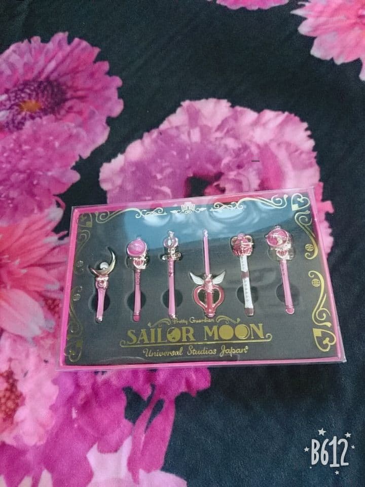 USJ限定セーラームーン 25周年 ピンバッジ - メルカリ