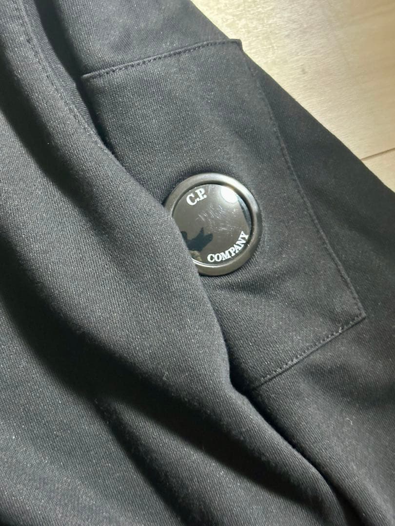 け*け様 CP company ジップアップパーカー