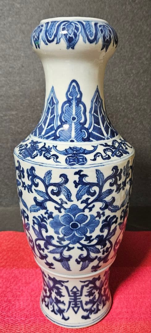 中国古美術　中国古陶磁　大清乾隆年製款　青華青花　花唐草文　丸口　瓶　罐　花入れ