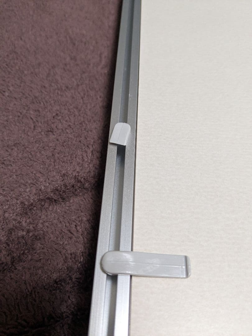 ユニフォーム額 額縁のタカハシ製 (室内紫外線カット×シルバー×背景:白木目)