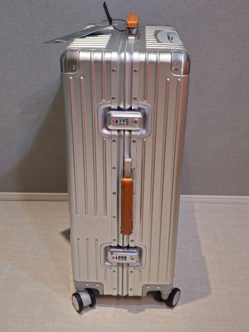 オンライン完売中】【新品未使用】INNOVATOR RESA キャリーシルバー