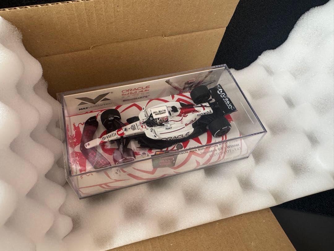 新品 Red Bull Racing RB21 フェルスタッペン 2025 日本