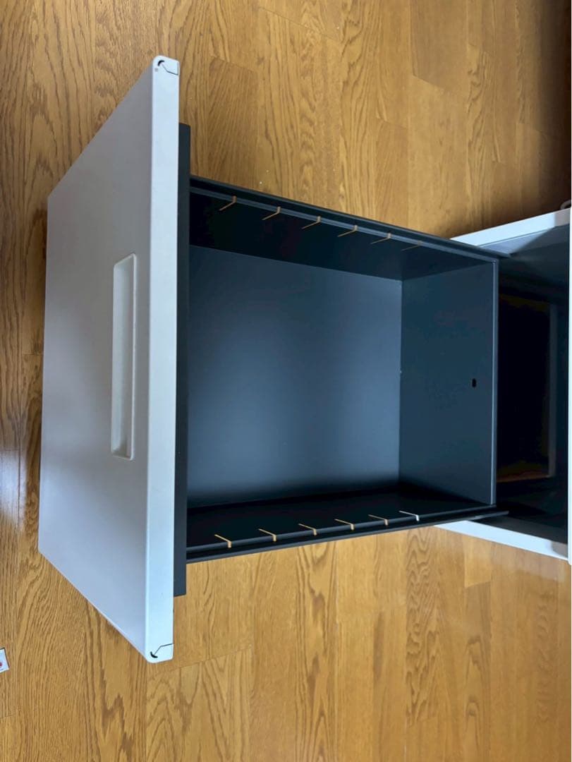 定価25,000円ホワイトシンプルデスク 4つの引き出し付き