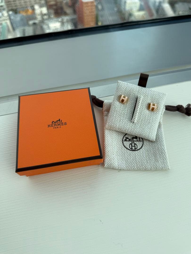 【極美品】HERMES ポップアッシュミニピアス Hポッ プ 最高に可愛い！【HERMES】ピアス Mini Pop H ミニポップアッシュ