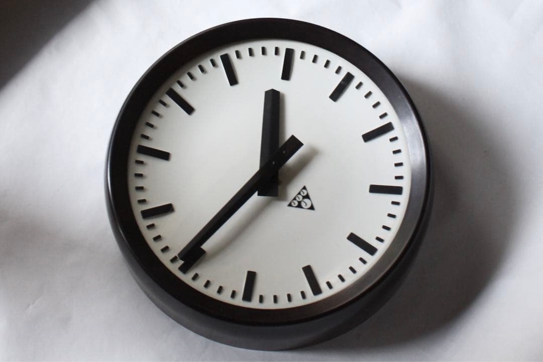 こちらこそが最安値 ピンバッジ付 Pragotron パラゴトロン 時計 掛時計