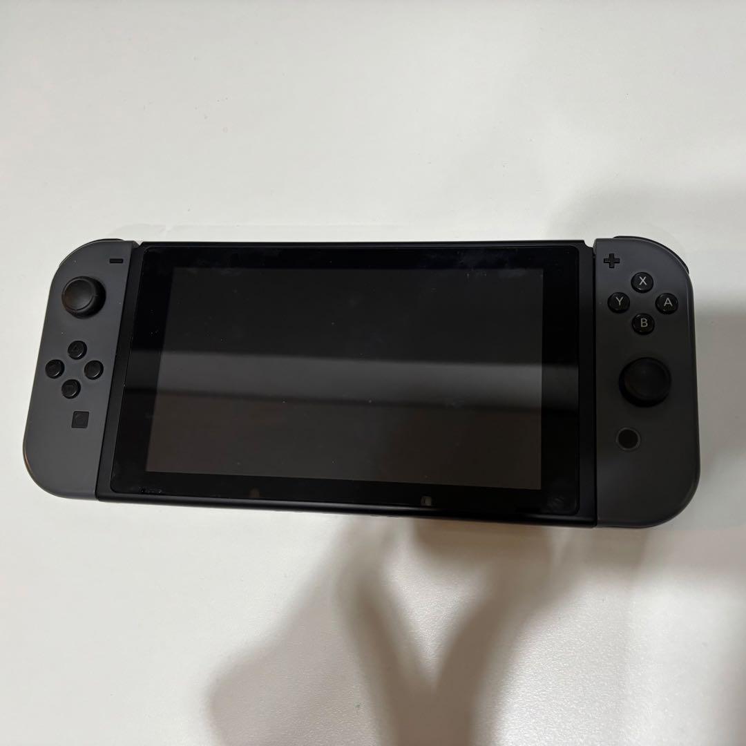 Nintendo Switch 本体 + 純正ケース
