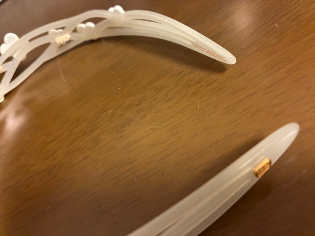 アレクサンドルドゥパリ　ホワイトフラワーヘアカチューシャ　新品