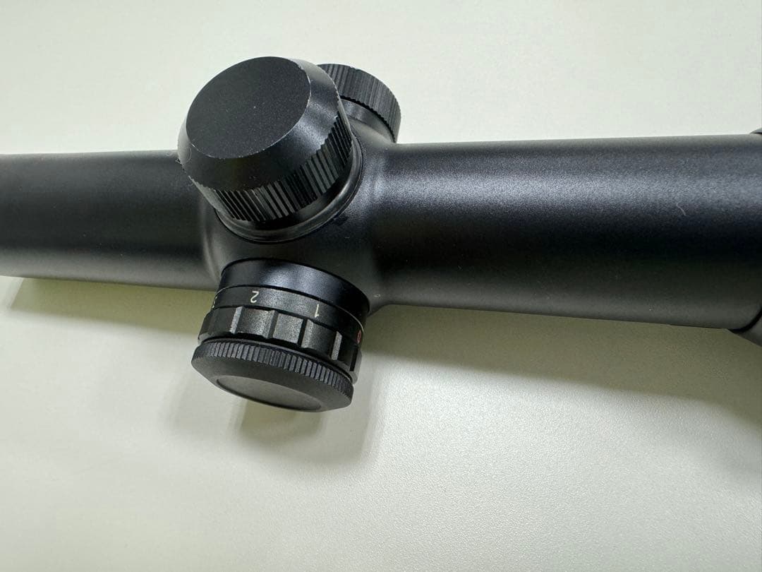 日本製　実銃用　スコープ　1ー4倍　Electro Visee II