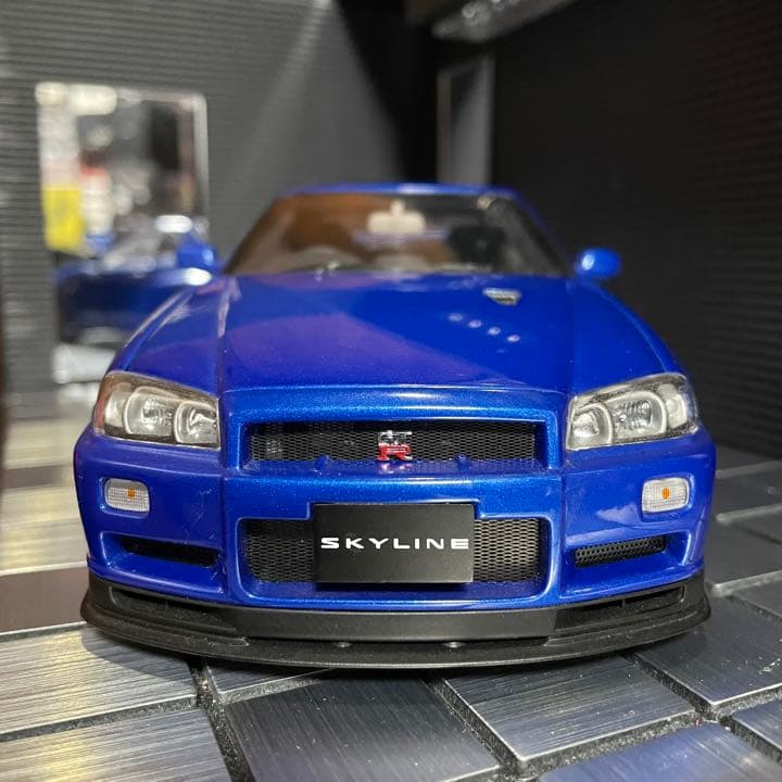 オートアート 1/18 ニッサン スカイライン R34 ブルー