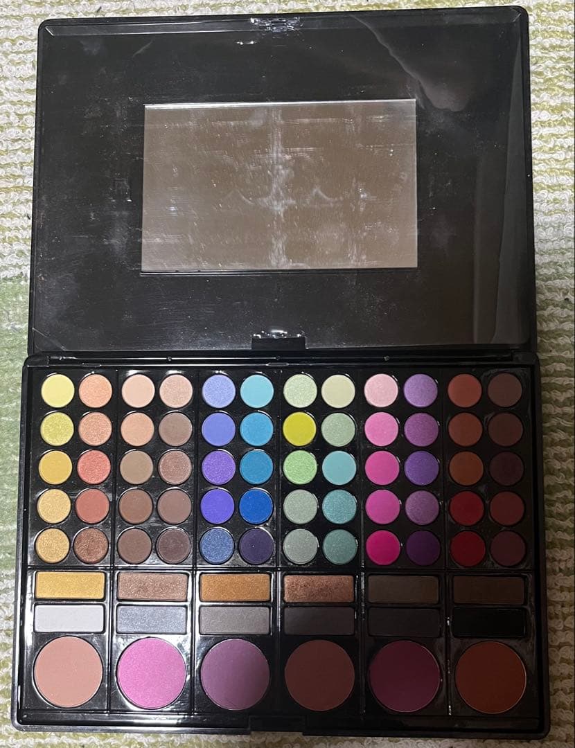 22色メイクパレット | コスプレカラコンならチェルシー コスプレでも