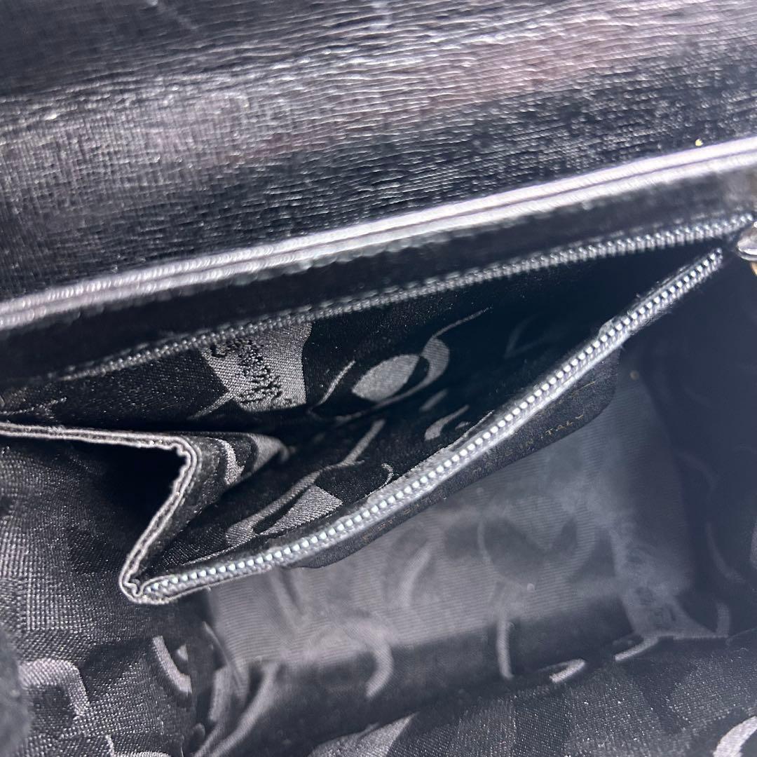 【美品】フェラガモ　ショルダーバッグ　レザー　フラップ　ターンロック　金具　黒