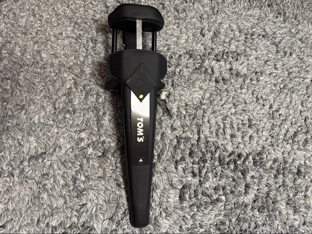 TOM’Sステアリングロック